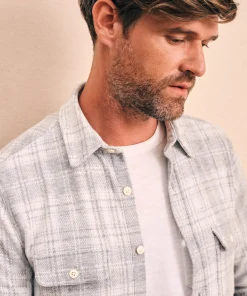 Outlet Legend™ Sweater Shirt - Shirts