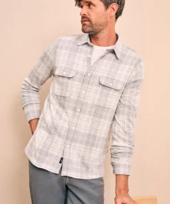 Outlet Legend™ Sweater Shirt - Shirts